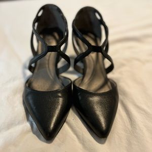 Black pointe toe 2” heels